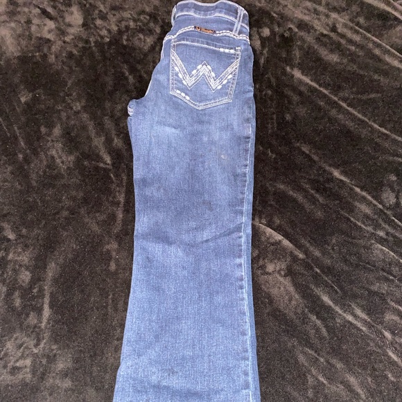 Jeans are in good condition. Smoke Free! This brand type of Wrangler is SHILOH. - Picture 1 of 1